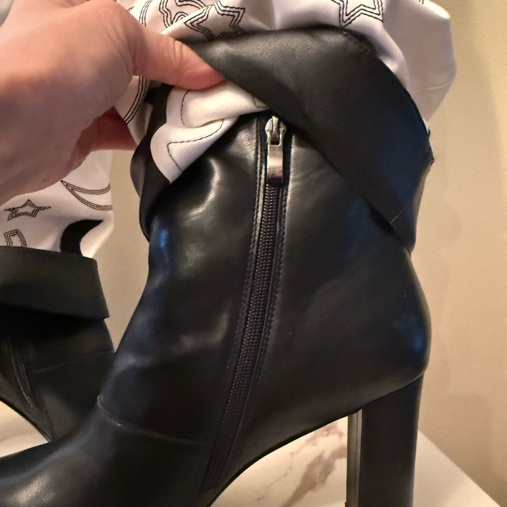 NWOB Azalea Wang Modatope Vegan Leather Fold Over Boots, Black, White, Size 10 - Picture 8 of 15